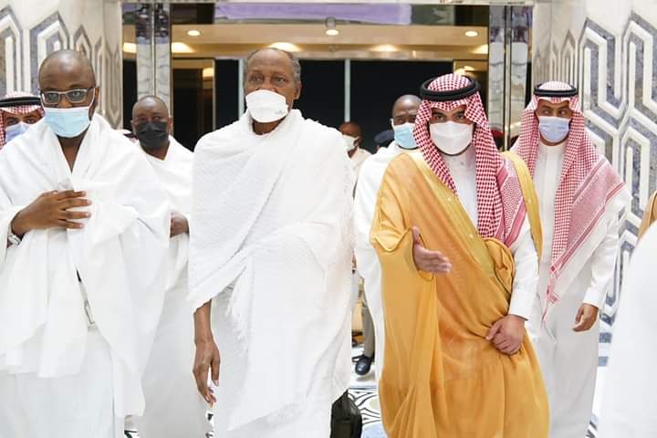 Buhari Prays For Everlasting Peace In Nigeria As He Performs Lesser Hajj