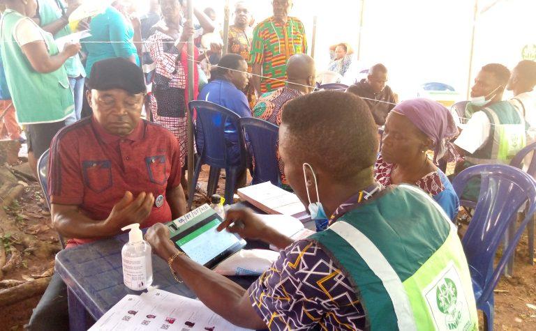 Anambra Election: Voters Defy INEC’s ‘No Facemask, No Vote’ Rule