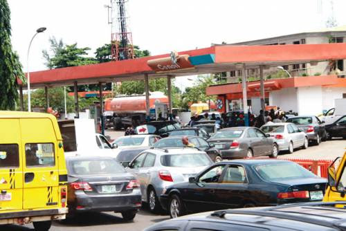Queues Emerge In Abuja As A Result Of Petrol Price Hikes And Scarcity