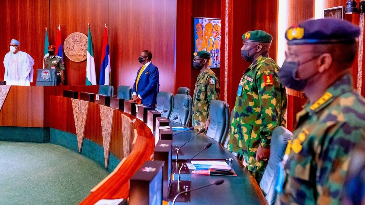 Buhari Sits With Service Chiefs To Discuss Abuja-Kaduna Train Attack