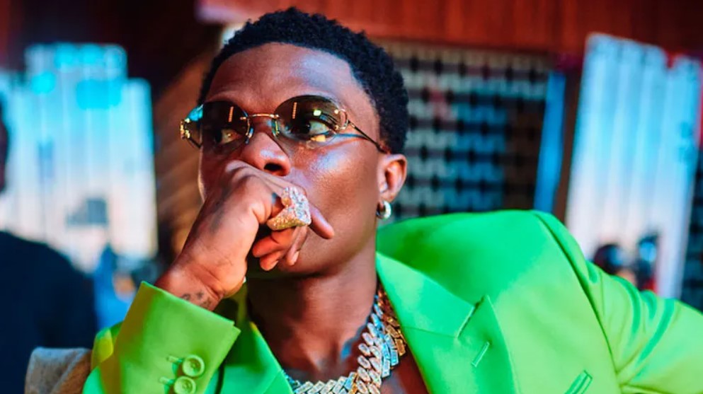 <strong>Wizkid Unfollows Everyone on Instagram Except Naira Marley</strong>