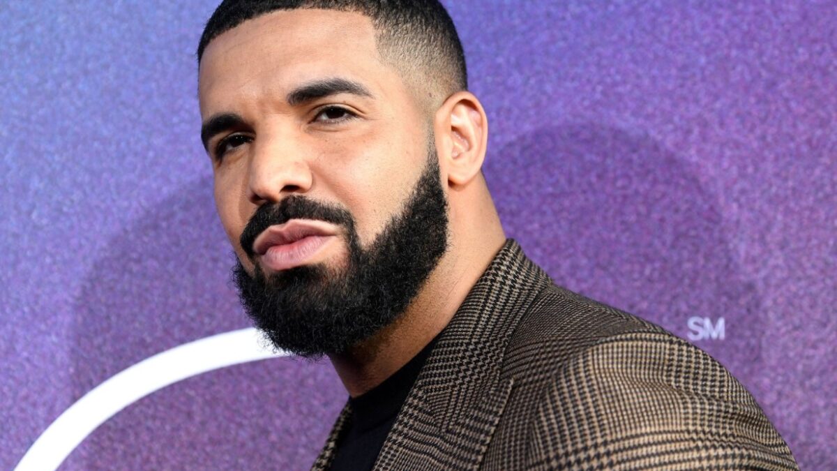 Drake Has A Custom-Made Necklace Inspired By The Times He Almost Got Engaged
